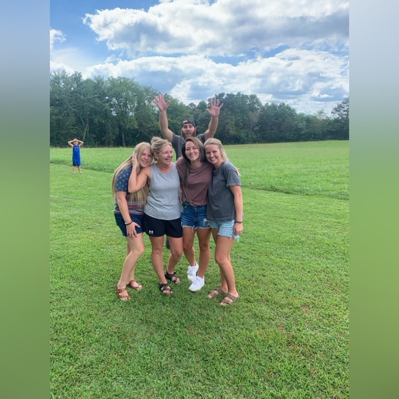 Meet your Posher, Chelsea Leigh - Picture 7 of 16